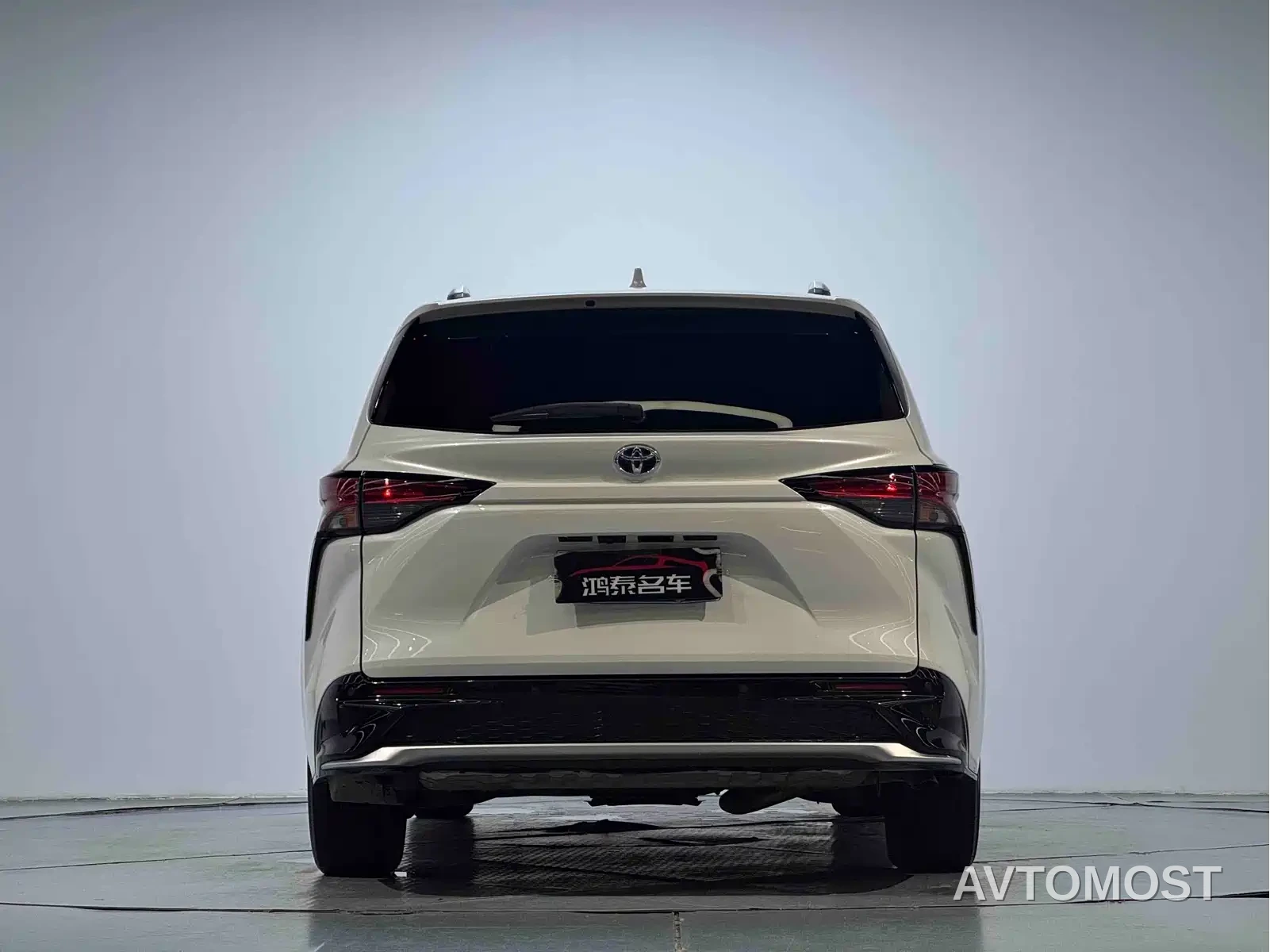 Toyota Granvia 2023 2.5L Hybrid Luxury Edition — фото 18