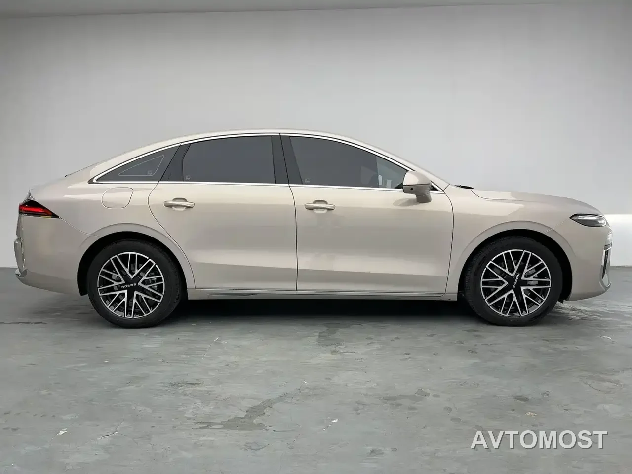 Roewe M7 DMH 2025 1.5T 115km Mid-range — фото 17