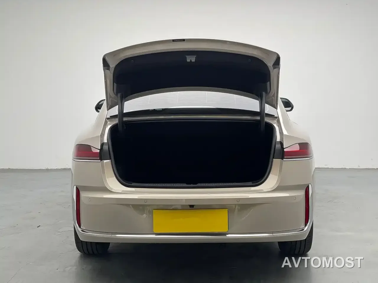 Roewe M7 DMH 2025 1.5T 115km Mid-range — фото 4