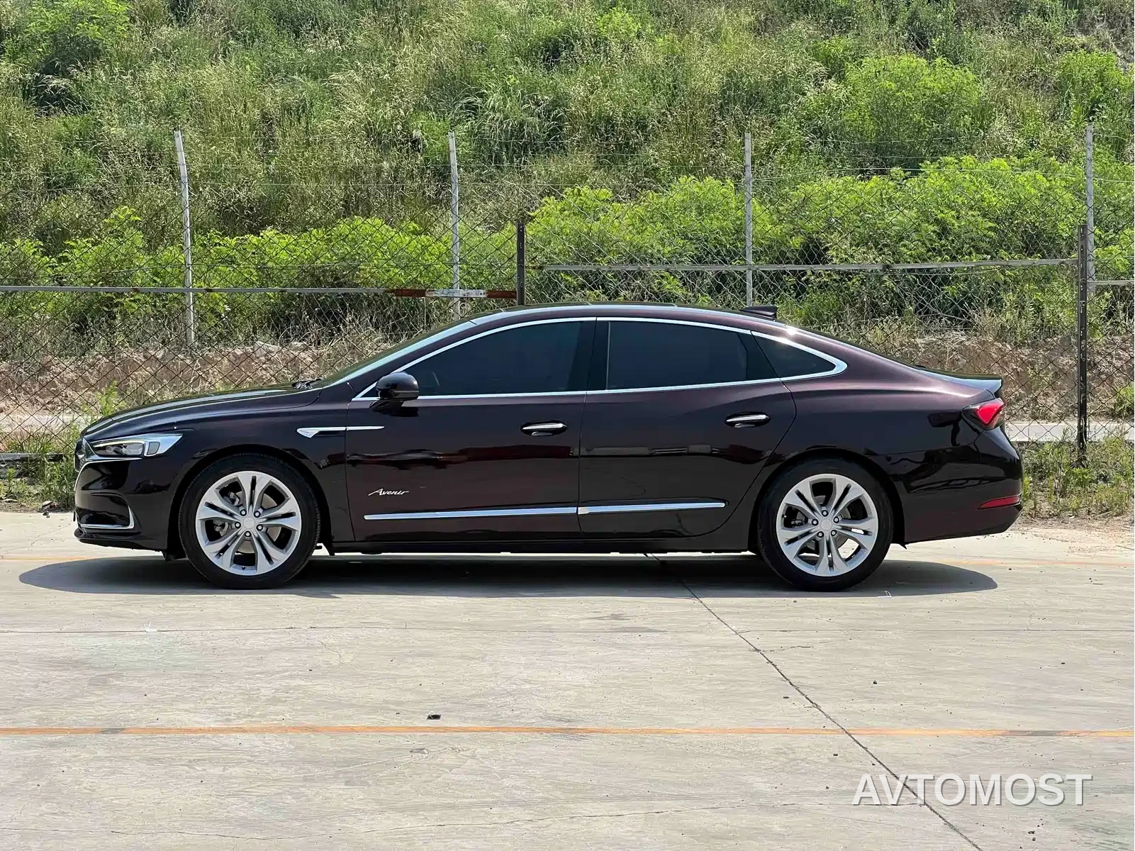 Buick LaCrosse 2022 Avenir Flagship — фото 3