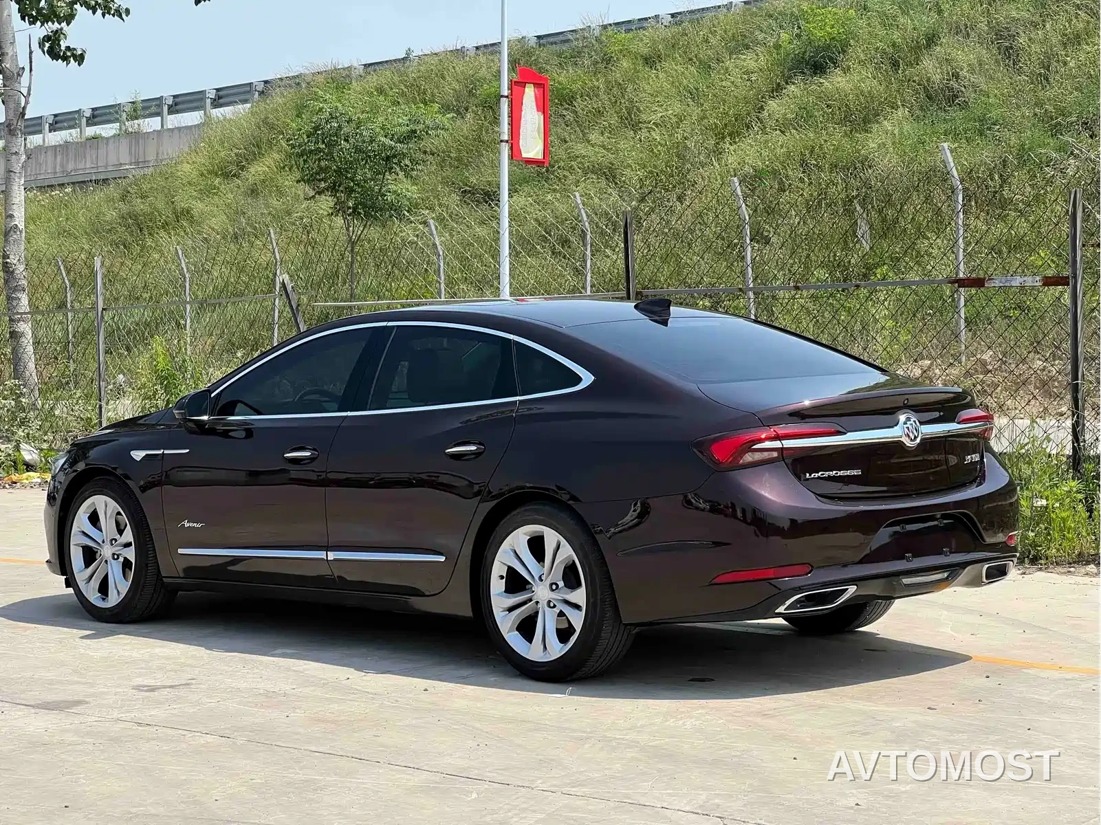 Buick LaCrosse 2022 Avenir Flagship — фото 4