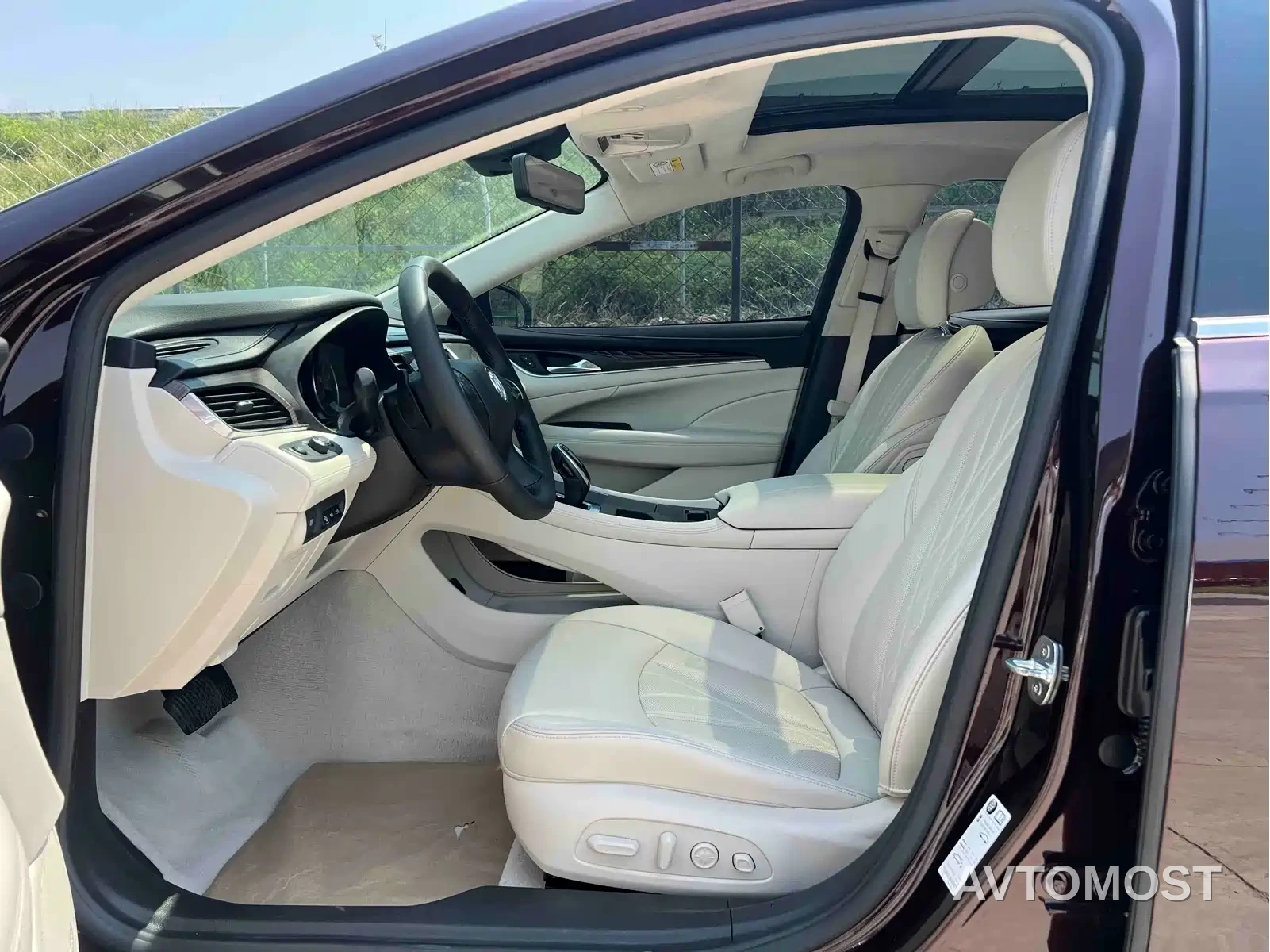 Buick LaCrosse 2022 Avenir Flagship — фото 6