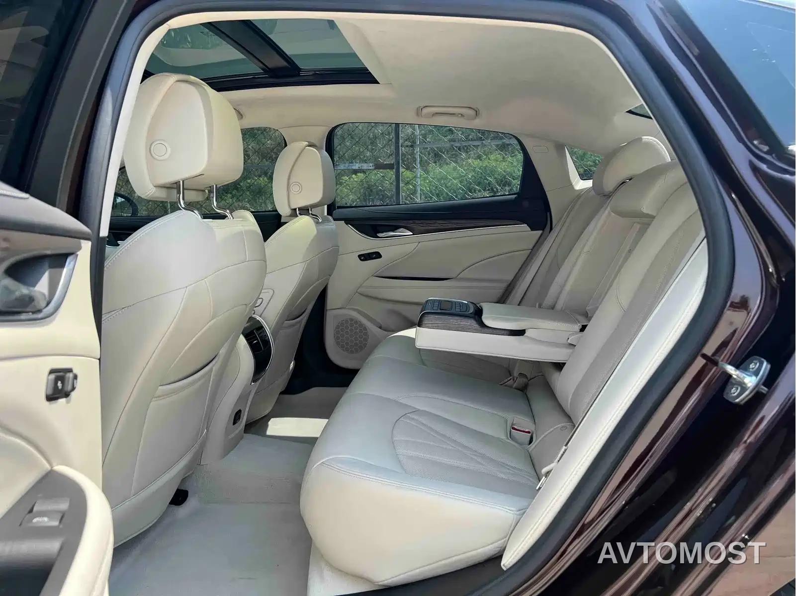 Buick LaCrosse 2022 Avenir Flagship — фото 7