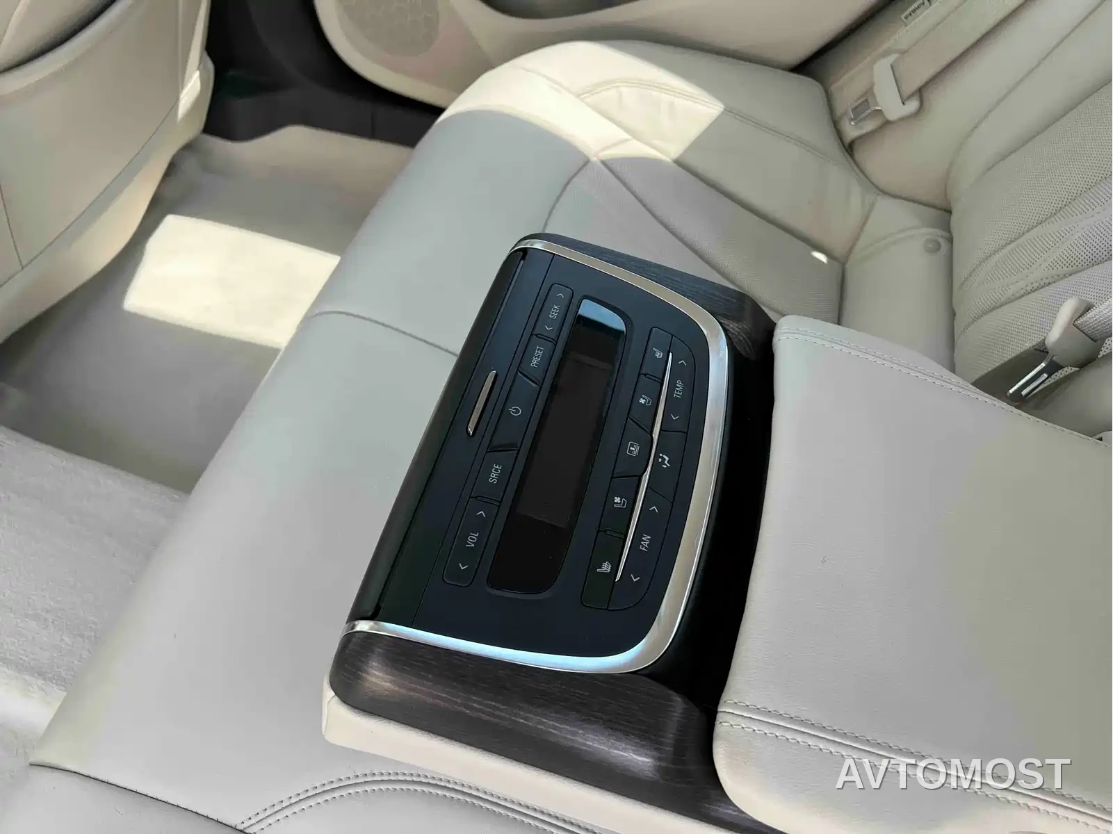 Buick LaCrosse 2022 Avenir Flagship — фото 8