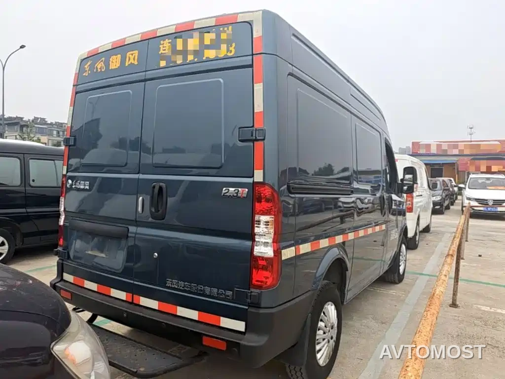 Dongfeng Yufeng 2023 V9+ 2.3T Manual FWD Van Short Wheelbase Medium Roof 3 Seater — фото 5