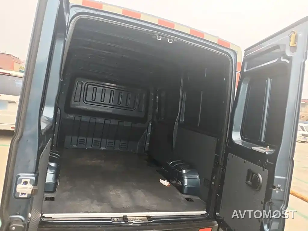 Dongfeng Yufeng 2023 V9+ 2.3T Manual FWD Van Short Wheelbase Medium Roof 3 Seater — фото 14
