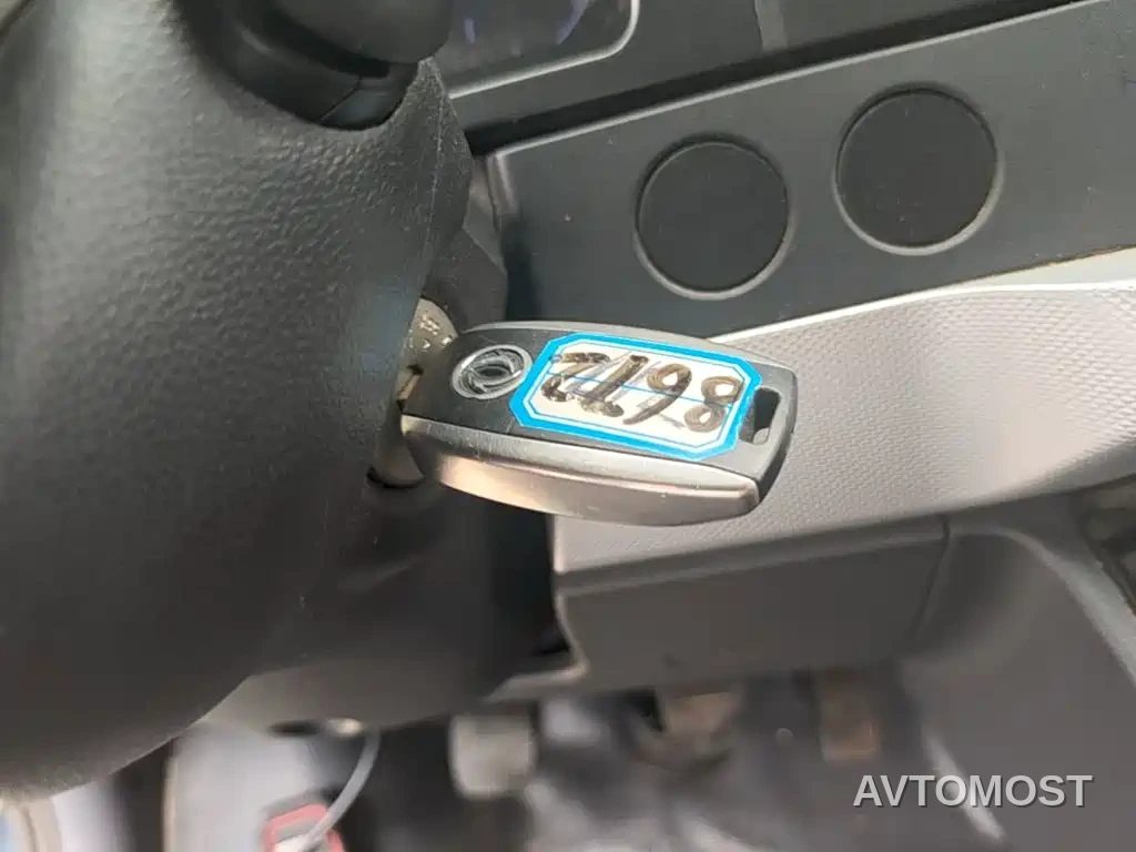 Dongfeng Yufeng 2023 V9+ 2.3T Manual FWD Van Short Wheelbase Medium Roof 3 Seater — фото 16