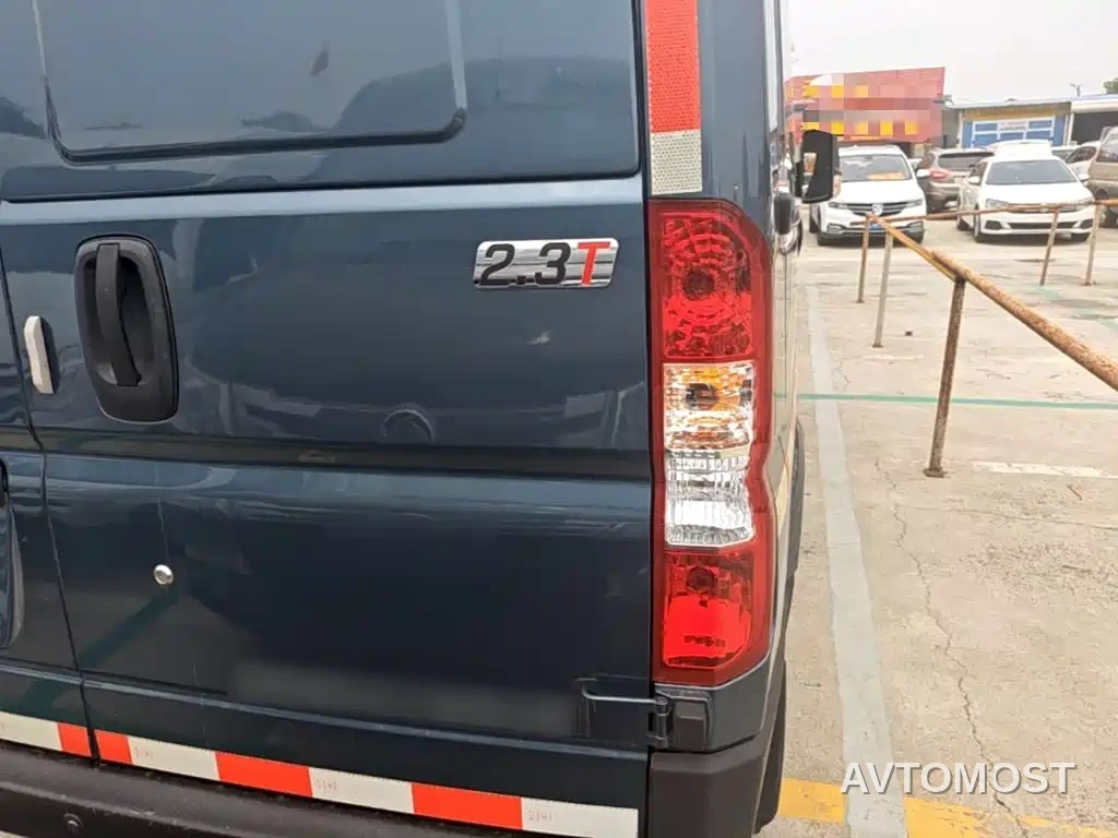 Dongfeng Yufeng 2023 V9+ 2.3T Manual FWD Van Short Wheelbase Medium Roof 3 Seater — фото 21