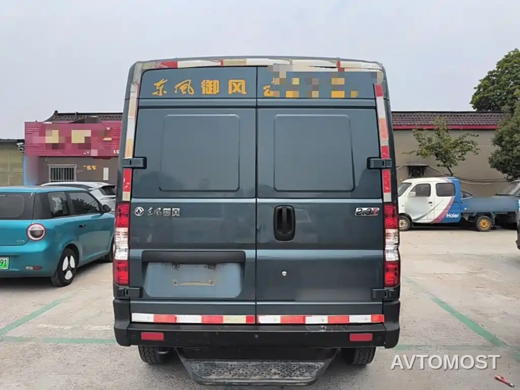 Dongfeng Yufeng 2023 V9+ 2.3T Manual FWD Van Short Wheelbase Medium Roof 3 Seater — фото 6