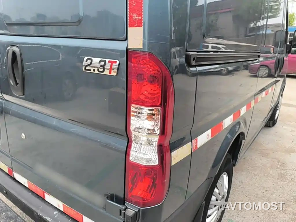 Dongfeng Yufeng 2023 V9+ 2.3T Manual FWD Van Short Wheelbase Medium Roof 3 Seater — фото 8