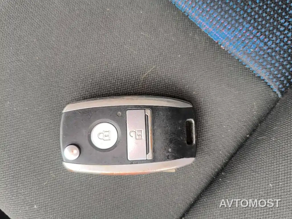 Dongfeng Yufeng 2023 V9+ 2.3T Manual FWD Van Short Wheelbase Medium Roof 3 Seater — фото 9