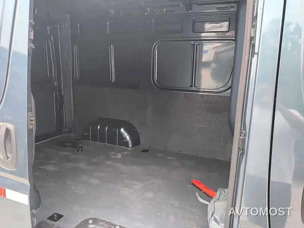 Dongfeng Yufeng 2023 V9+ 2.3T Manual FWD Van Short Wheelbase Medium Roof 3 Seater — фото 16