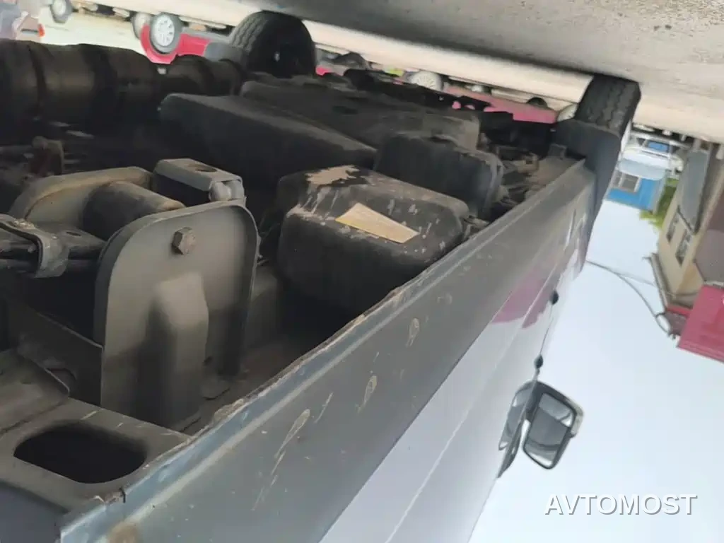 Dongfeng Yufeng 2023 V9+ 2.3T Manual FWD Van Short Wheelbase Medium Roof 3 Seater — фото 19
