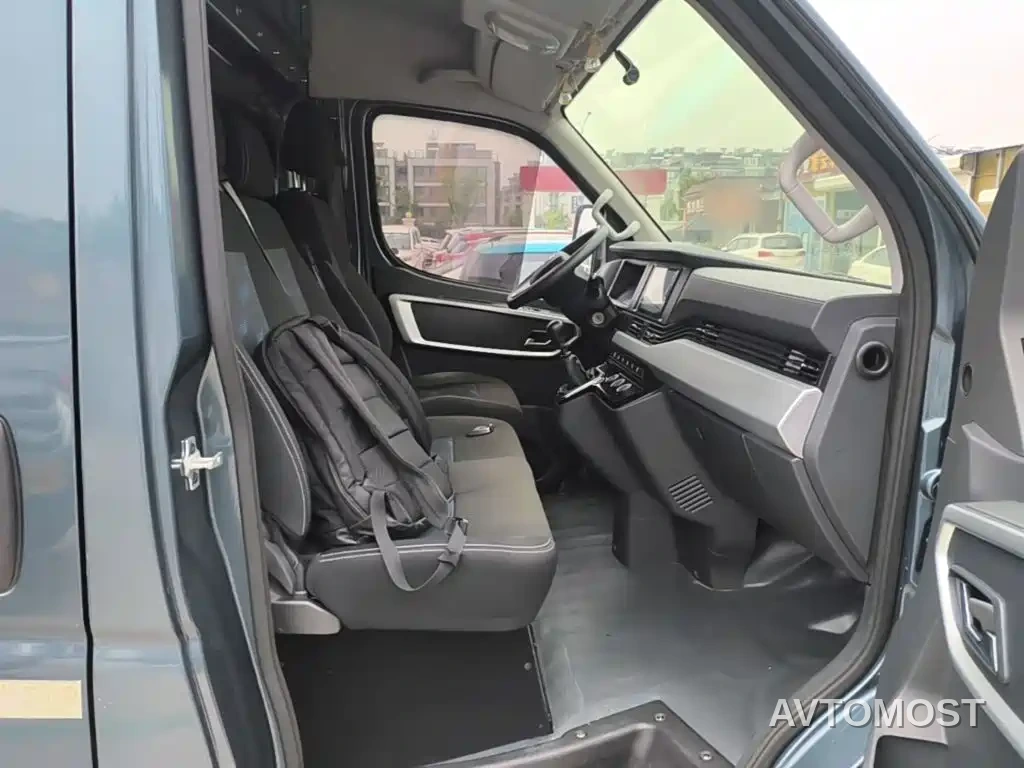 Dongfeng Yufeng 2023 V9+ 2.3T Manual FWD Van Short Wheelbase Medium Roof 3 Seater — фото 22