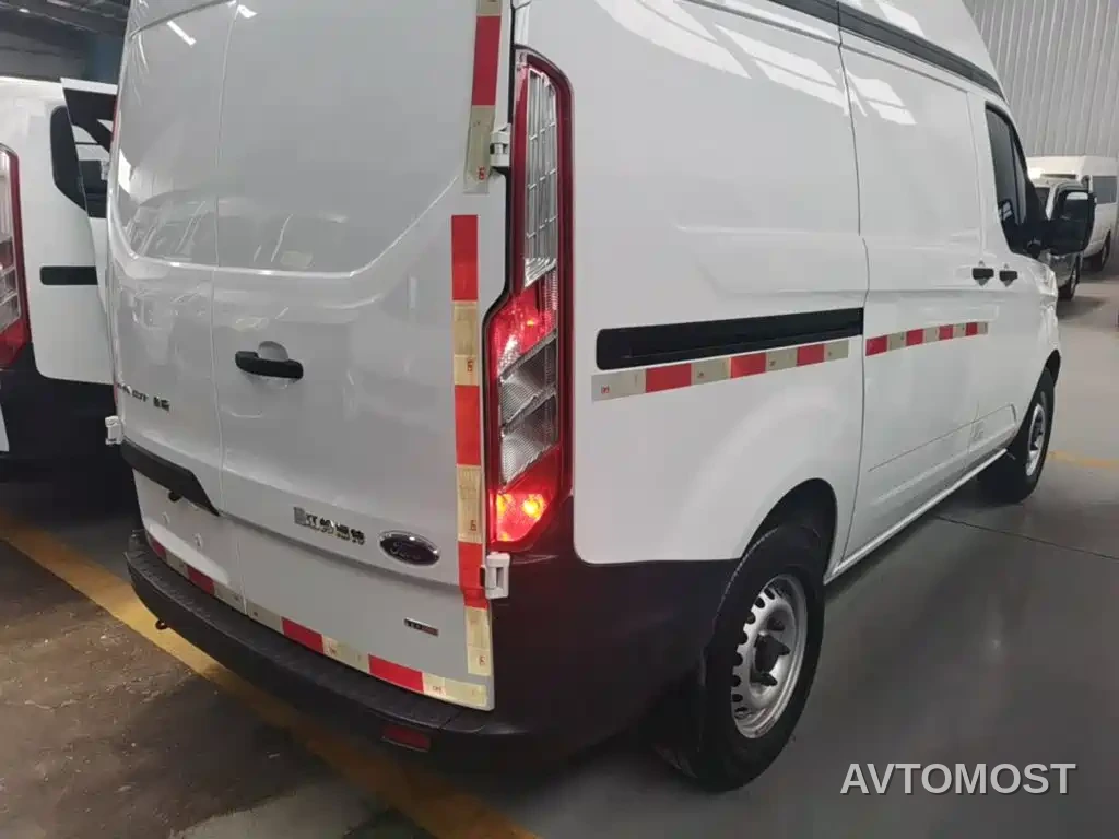 Ford Transit 2019 2.0T Diesel Van Short Wheelbase Medium Roof 3-Seater China VI — фото 8