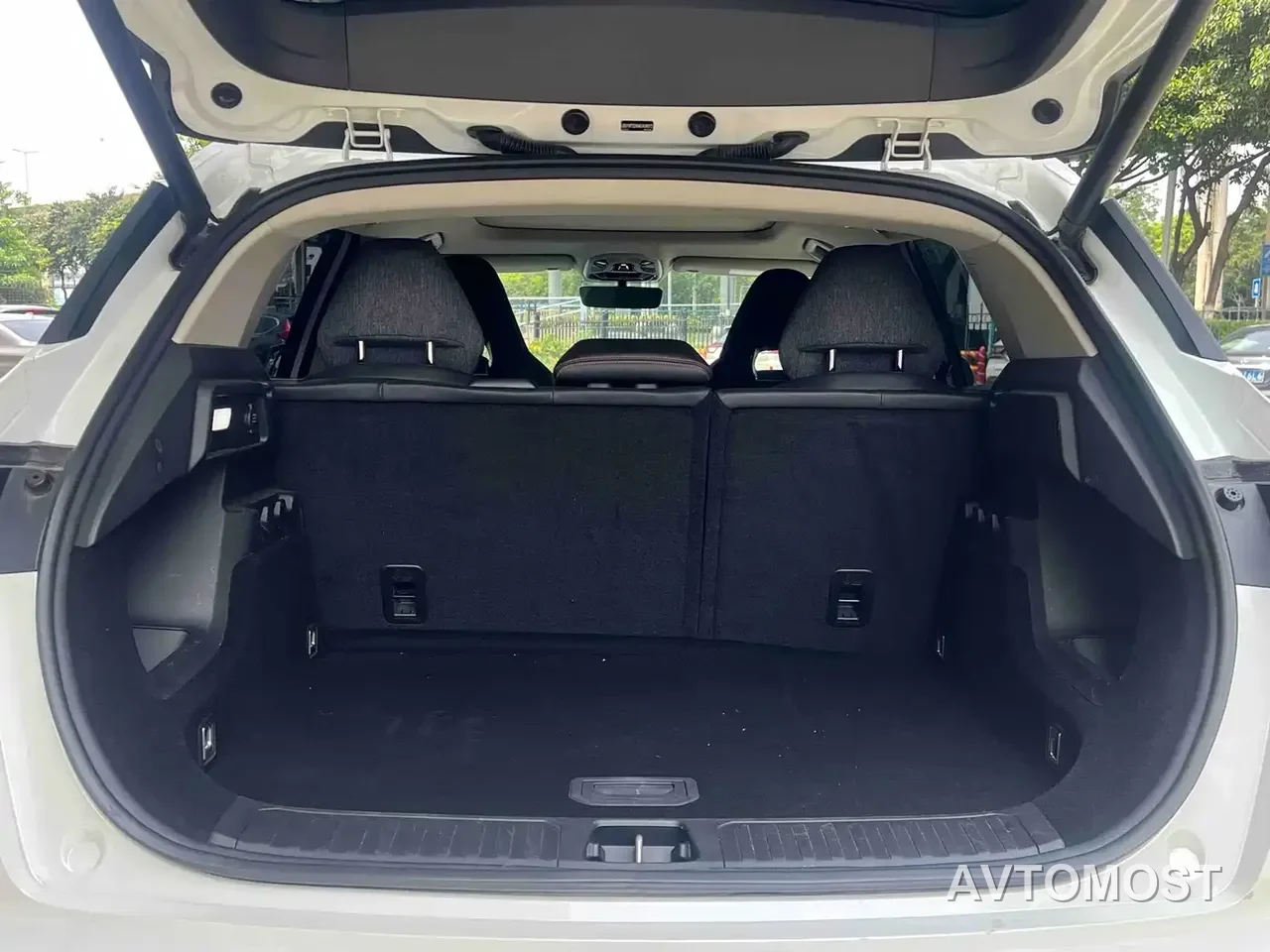 Lynk & Co 06 EM-P 2020 PHEV Plus — фото 11