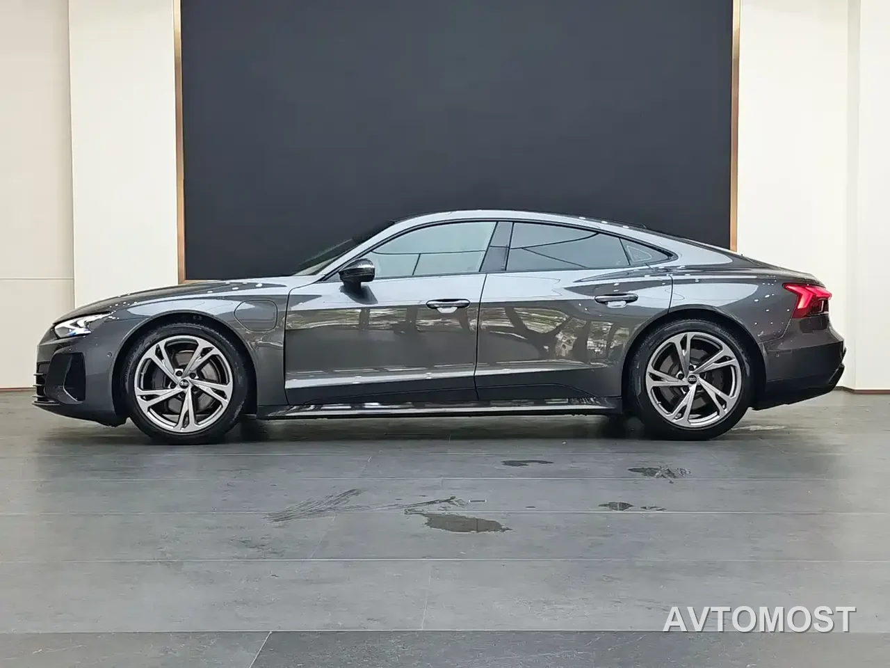 Audi e-tron GT 2023 Base Model — фото 3