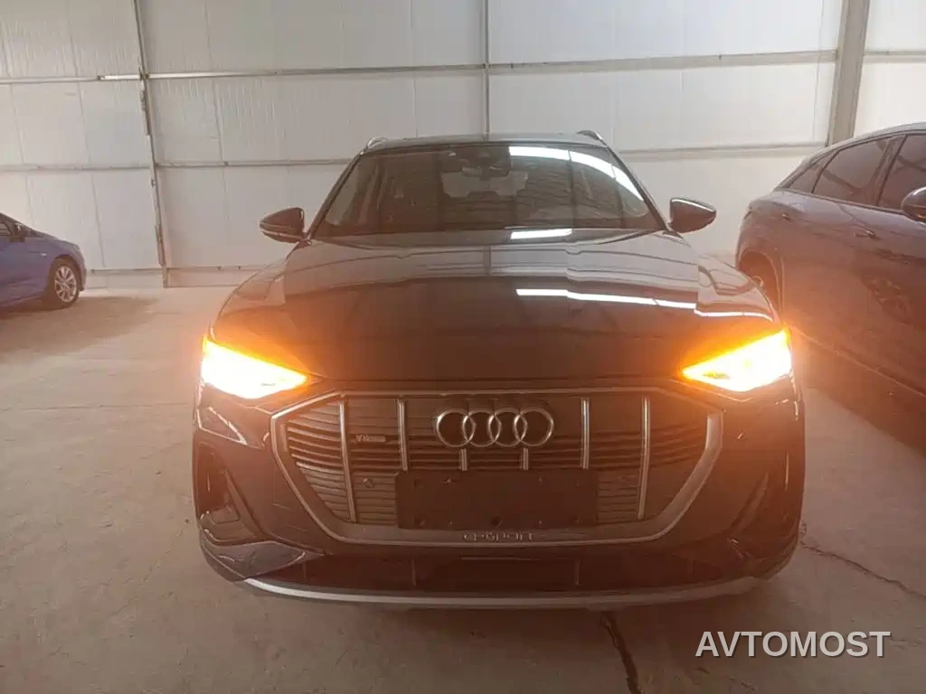 Audi e-tron (Import) 2021 Sportback 55 quattro Luxury — фото 3