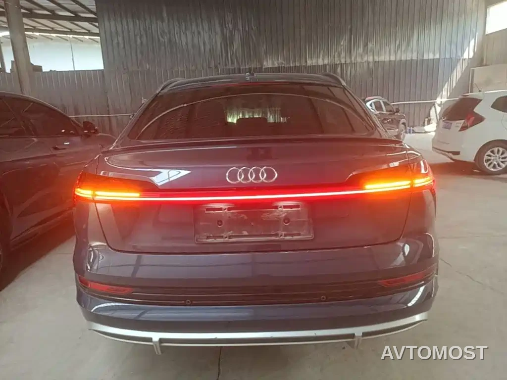 Audi e-tron (Import) 2021 Sportback 55 quattro Luxury — фото 4