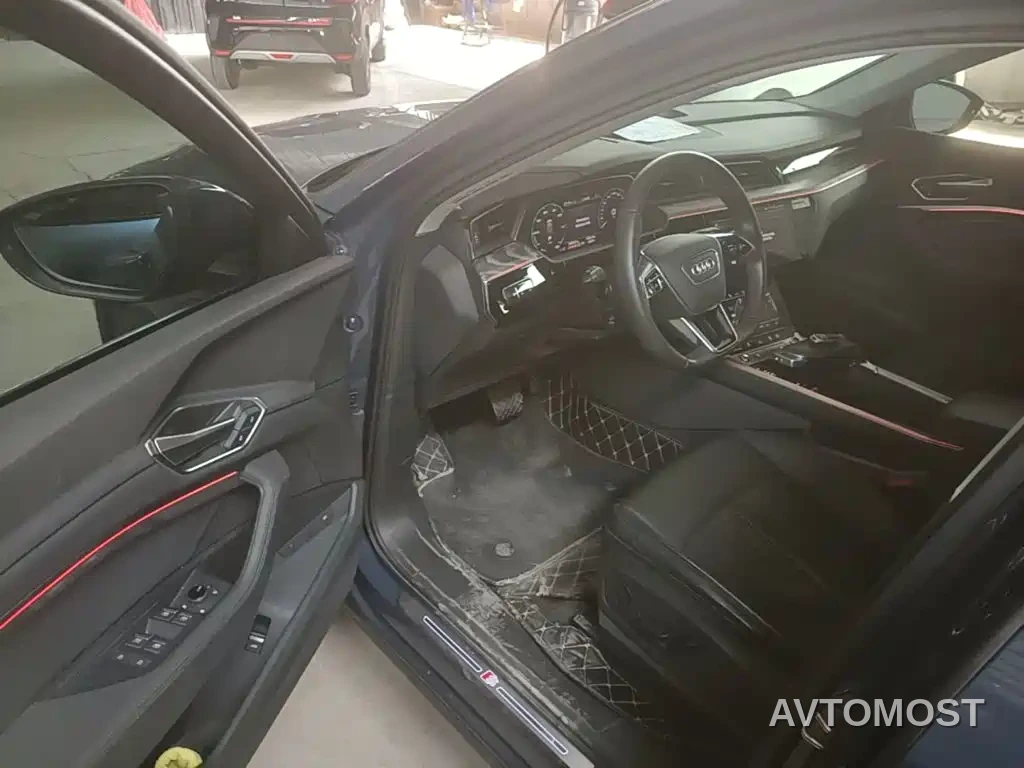 Audi e-tron (Import) 2021 Sportback 55 quattro Luxury — фото 11