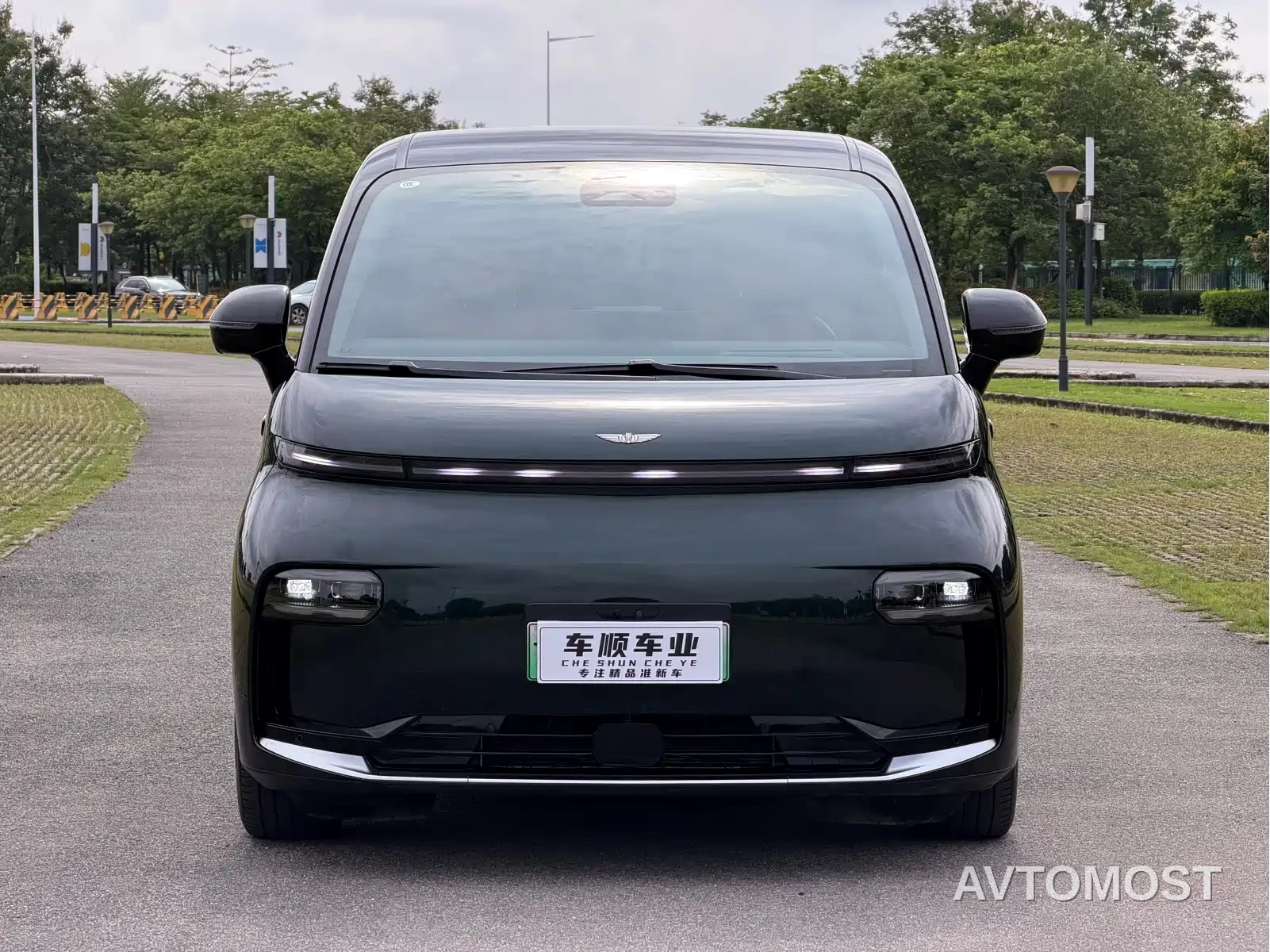 Geely Galaxy Yizhen L380 2024 140kWh 6-Seater AWD Ultra — фото 2