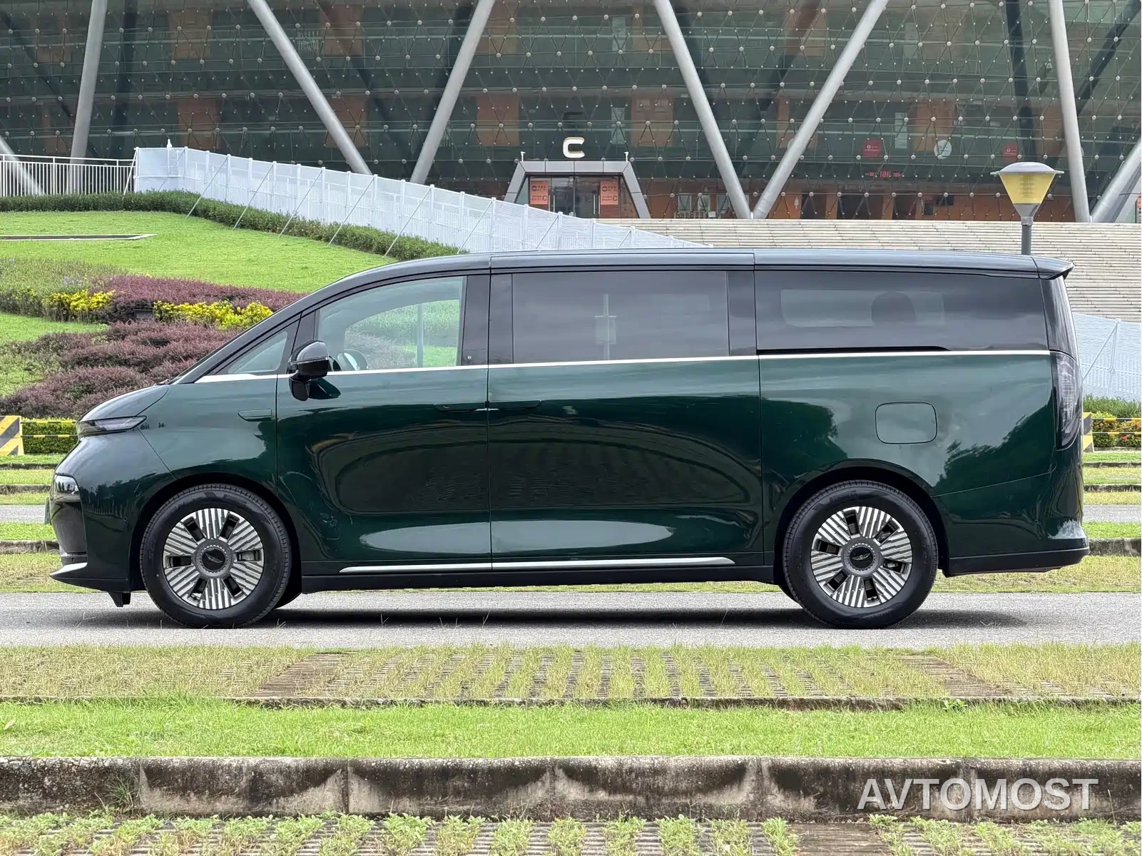 Geely Galaxy Yizhen L380 2024 140kWh 6-Seater AWD Ultra — фото 5