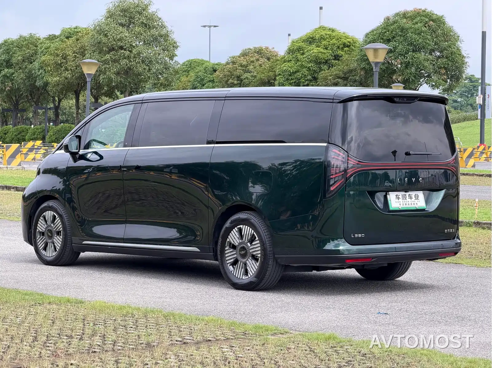 Geely Galaxy Yizhen L380 2024 140kWh 6-Seater AWD Ultra — фото 6