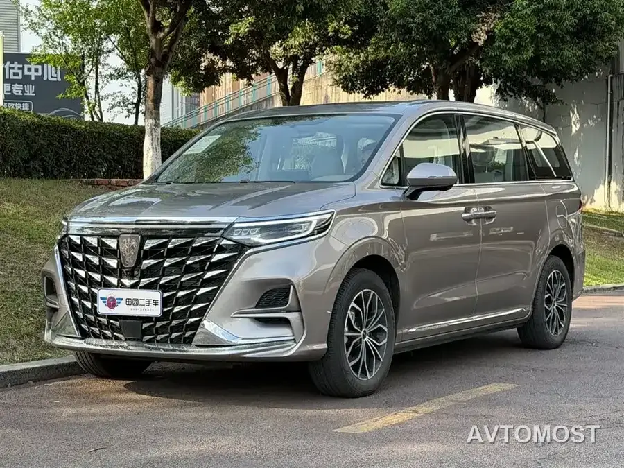 Roewe iMAX8 EV 2025 Model 1.5T DMH Land Premium Edition