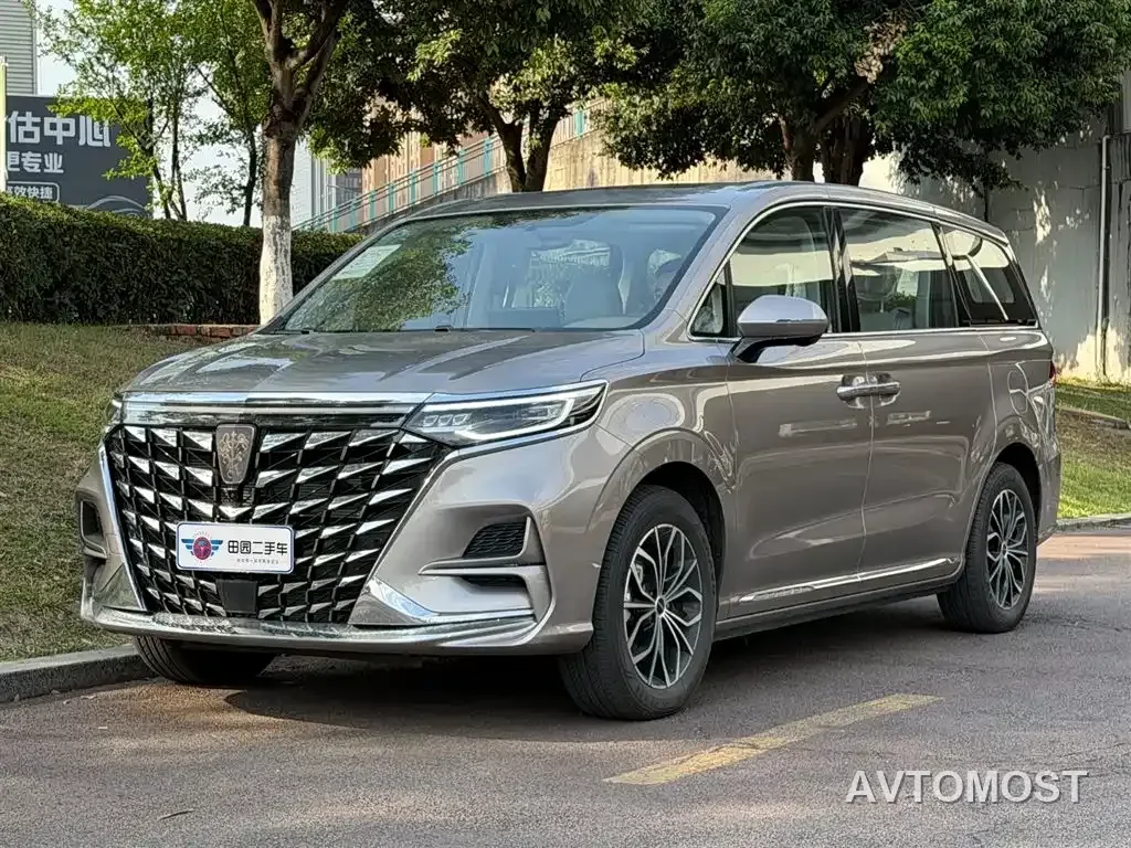Roewe iMAX8 EV 2025 Model 1.5T DMH Land Premium Edition — фото 1