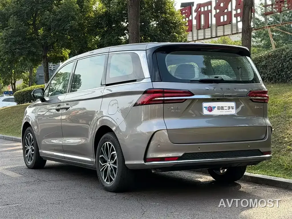 Roewe iMAX8 EV 2025 Model 1.5T DMH Land Premium Edition — фото 4