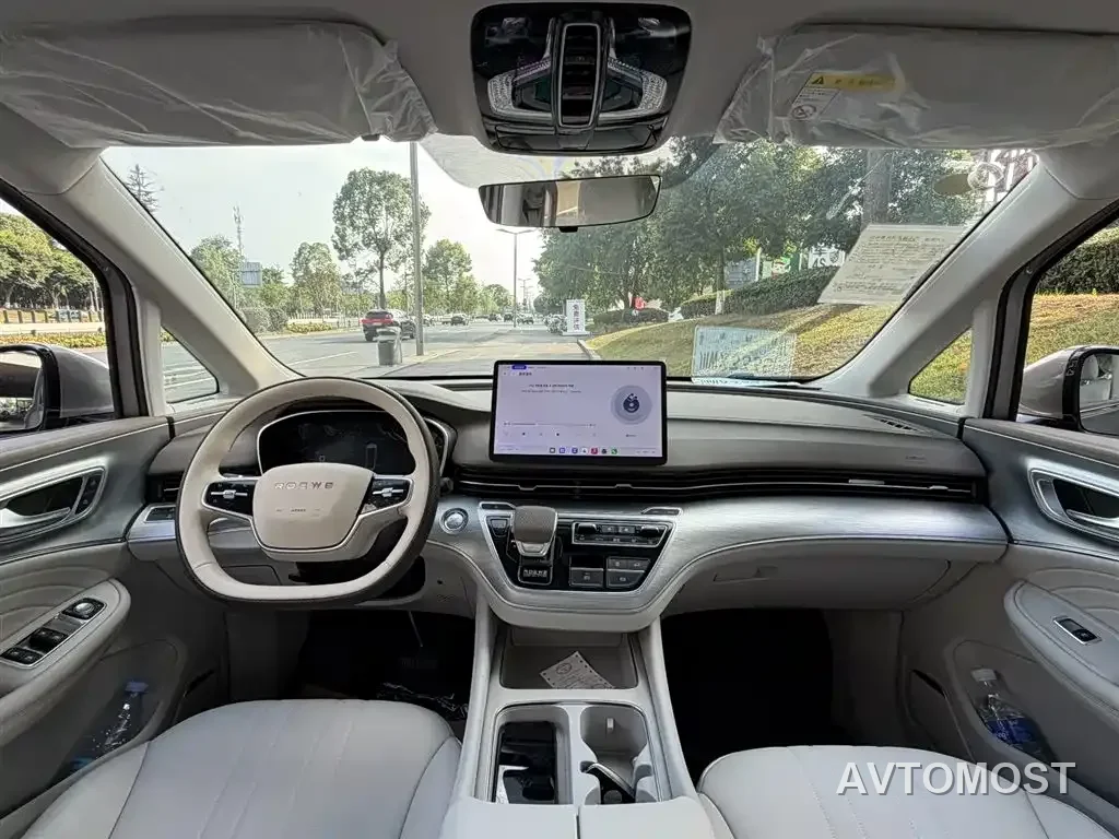 Roewe iMAX8 EV 2025 Model 1.5T DMH Land Premium Edition — фото 10