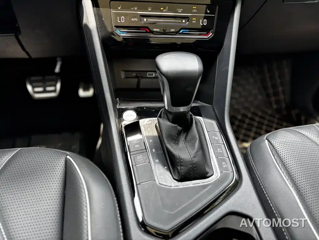 Volkswagen Tiguan L 2023 330TSI Auto 2WD R-Line Premium Edition — фото 7