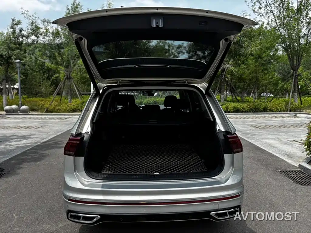 Volkswagen Tiguan L 2023 330TSI Auto 2WD R-Line Premium Edition — фото 10