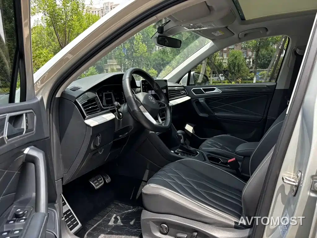 Volkswagen Tiguan L 2023 330TSI Auto 2WD R-Line Premium Edition — фото 12