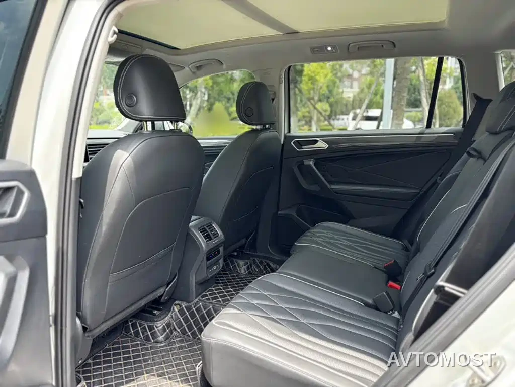 Volkswagen Tiguan L 2023 330TSI Auto 2WD R-Line Premium Edition — фото 16