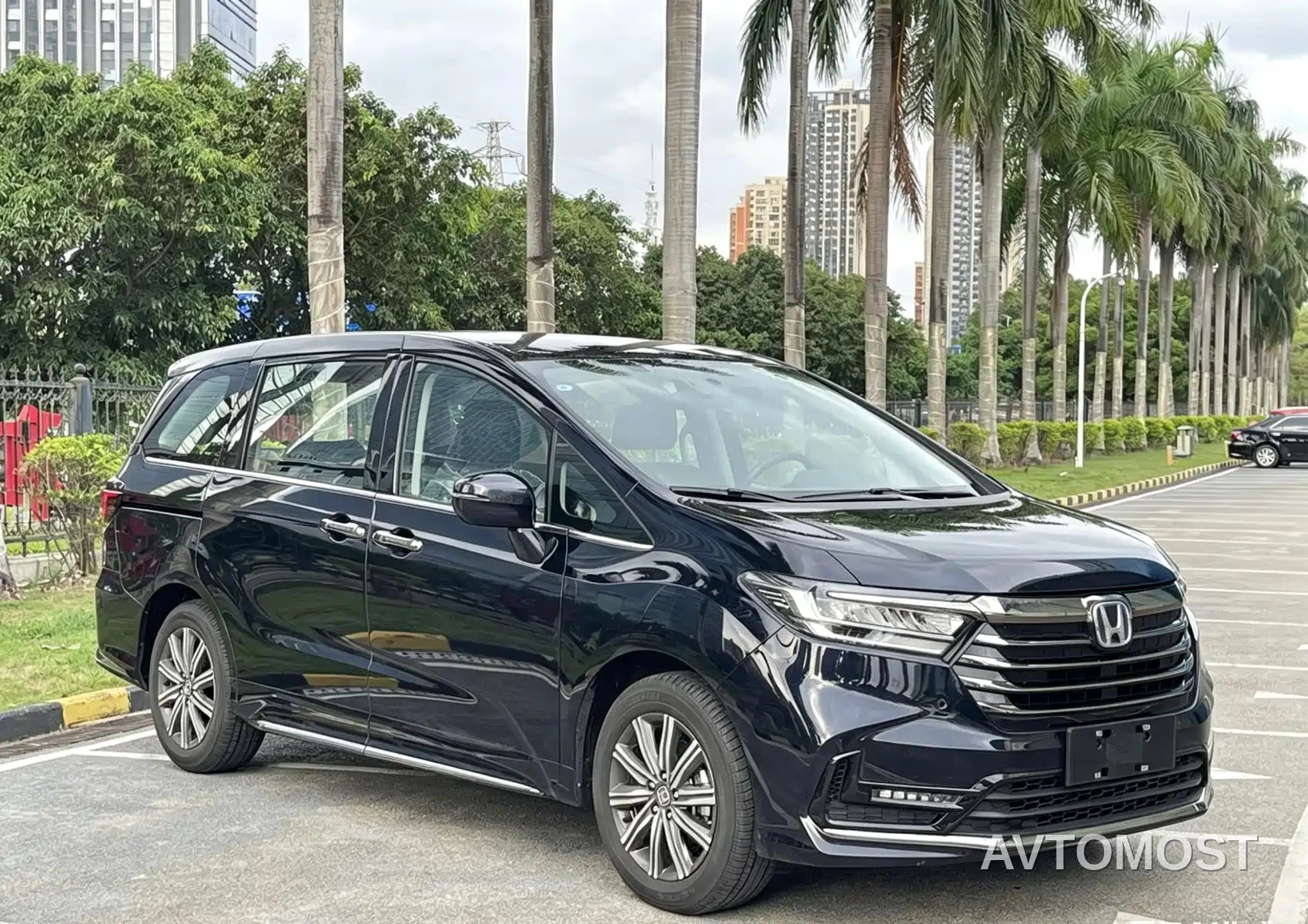 Honda Odyssey 2026 2.0L e:HEV Sharp Delight Edition — фото 2