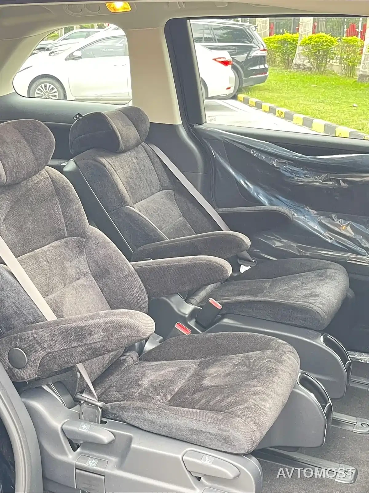 Honda Odyssey 2026 2.0L e:HEV Sharp Delight Edition — фото 8
