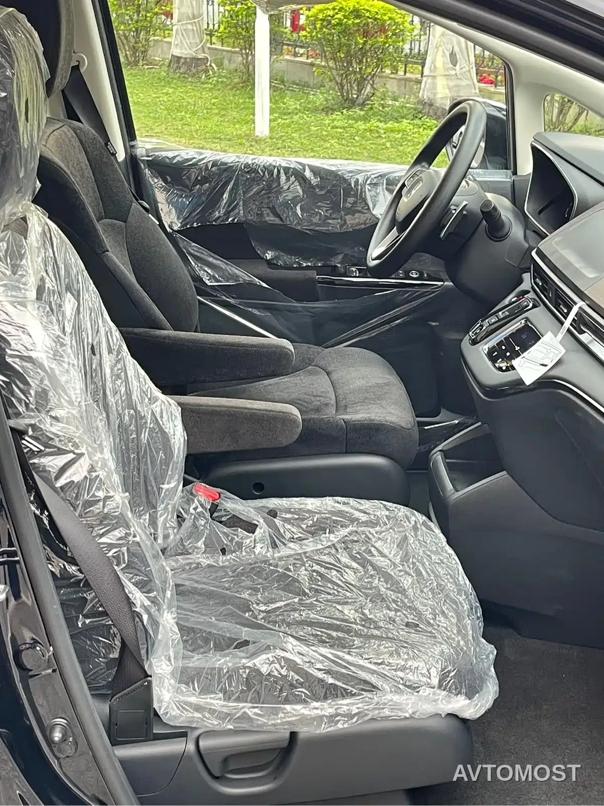 Honda Odyssey 2026 2.0L e:HEV Sharp Delight Edition — фото 9