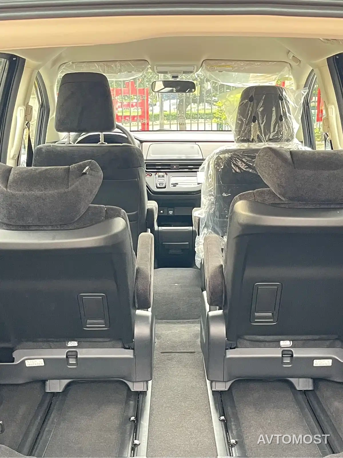 Honda Odyssey 2026 2.0L e:HEV Sharp Delight Edition — фото 11