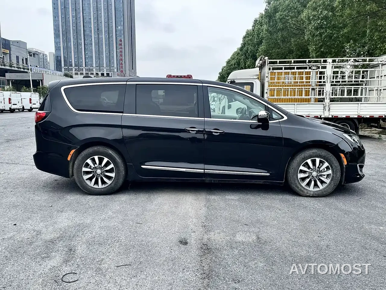Chrysler Grand Caravan PHEV (Import) 2019 3.6L Plug-in Hybrid — фото 4