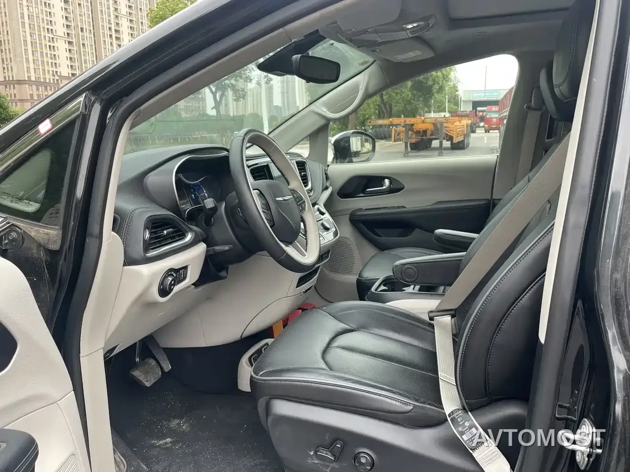Chrysler Grand Caravan PHEV (Import) 2019 3.6L Plug-in Hybrid — фото 8