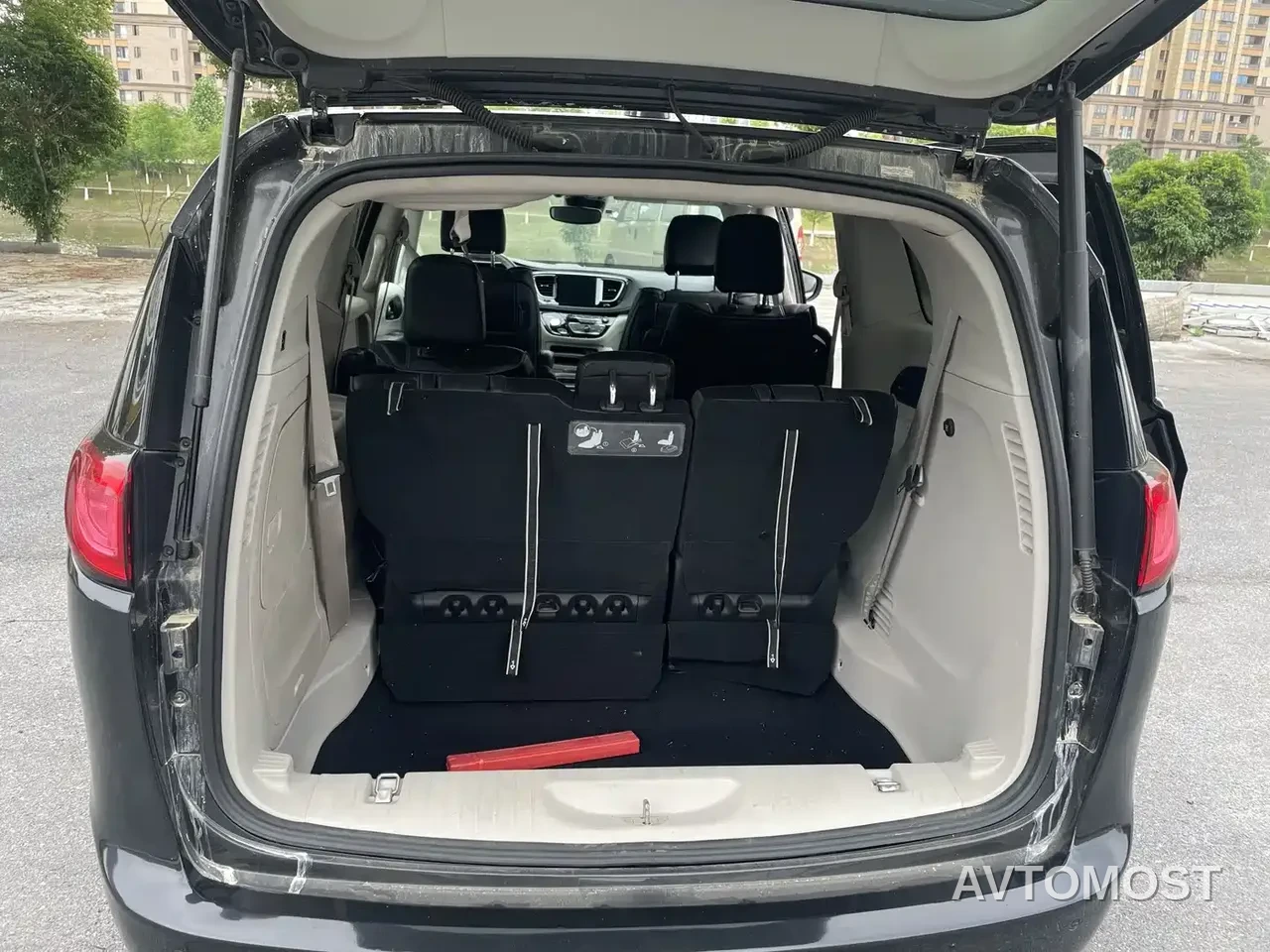 Chrysler Grand Caravan PHEV (Import) 2019 3.6L Plug-in Hybrid — фото 12