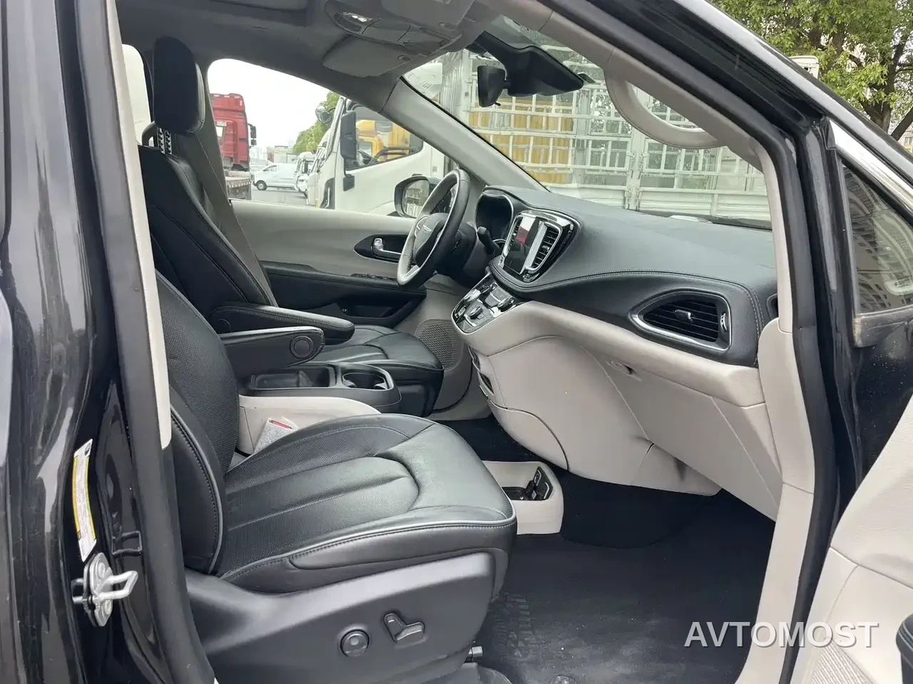 Chrysler Grand Caravan PHEV (Import) 2019 3.6L Plug-in Hybrid — фото 13