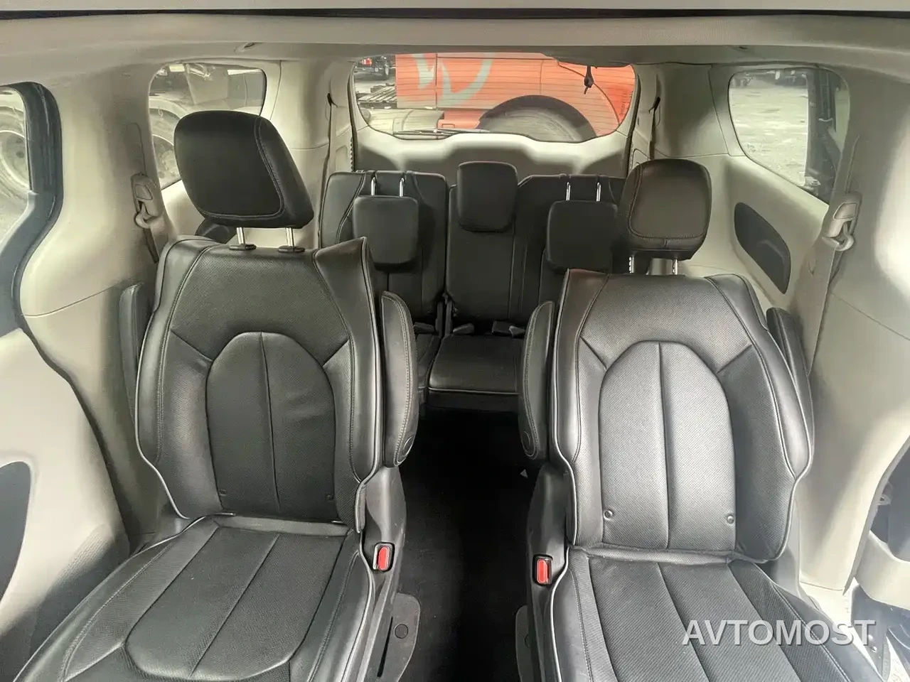 Chrysler Grand Caravan PHEV (Import) 2019 3.6L Plug-in Hybrid — фото 15