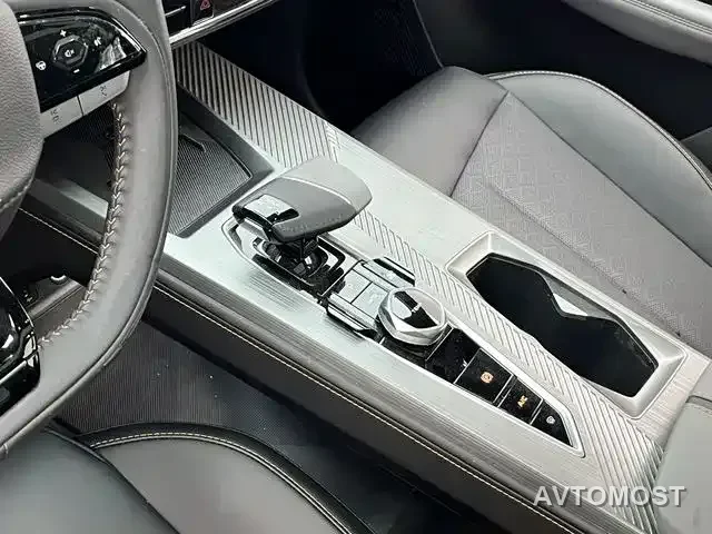 Changan Oshan Z6 EV 2023 Smart Electric iDD 150KM Flagship PLUS Smart Parking Edition — фото 17