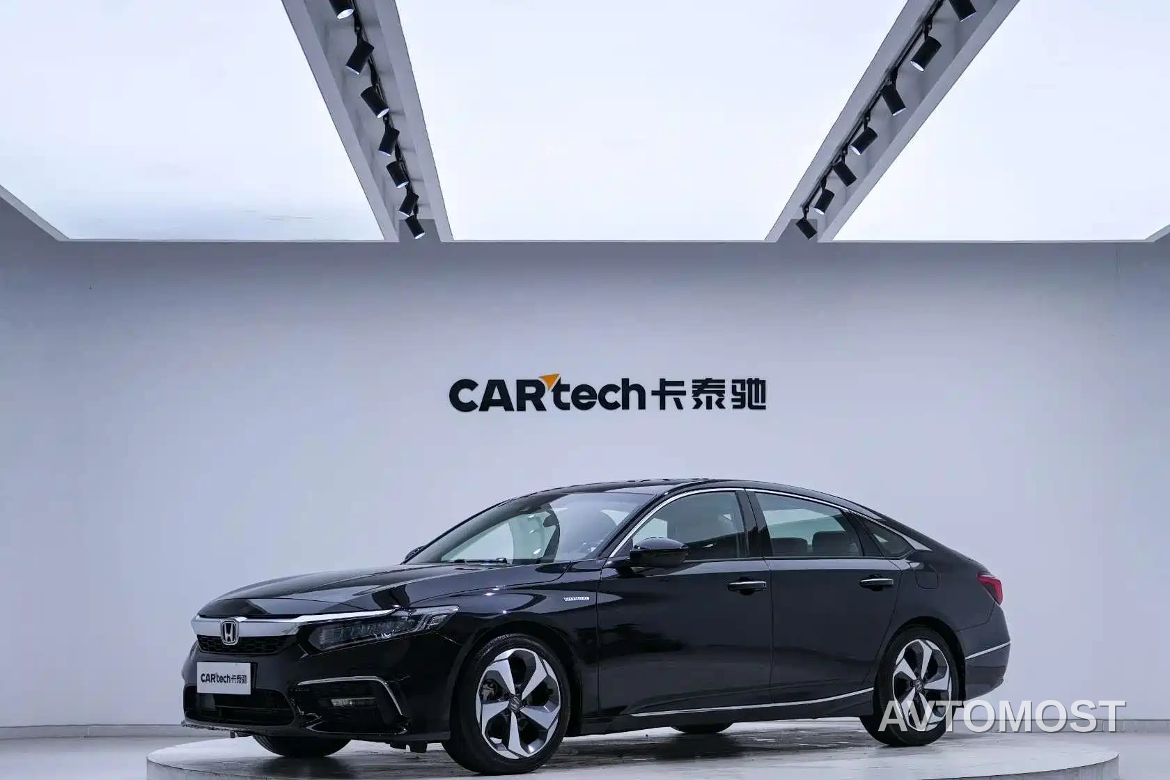 Honda Inspire 2019 Sharp Hybrid 2.0L Pure Fashion China VI — фото 1
