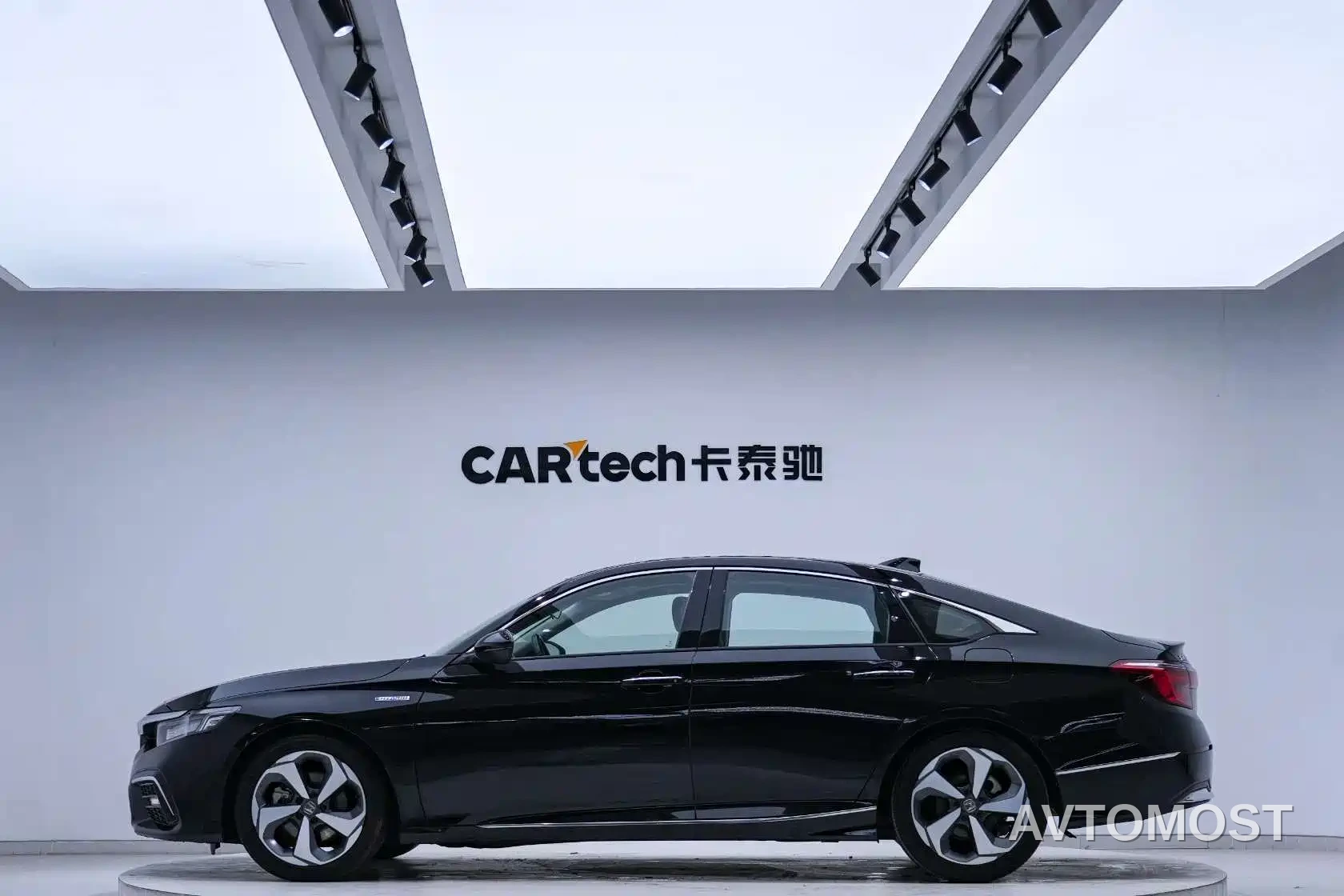 Honda Inspire 2019 Sharp Hybrid 2.0L Pure Fashion China VI — фото 3