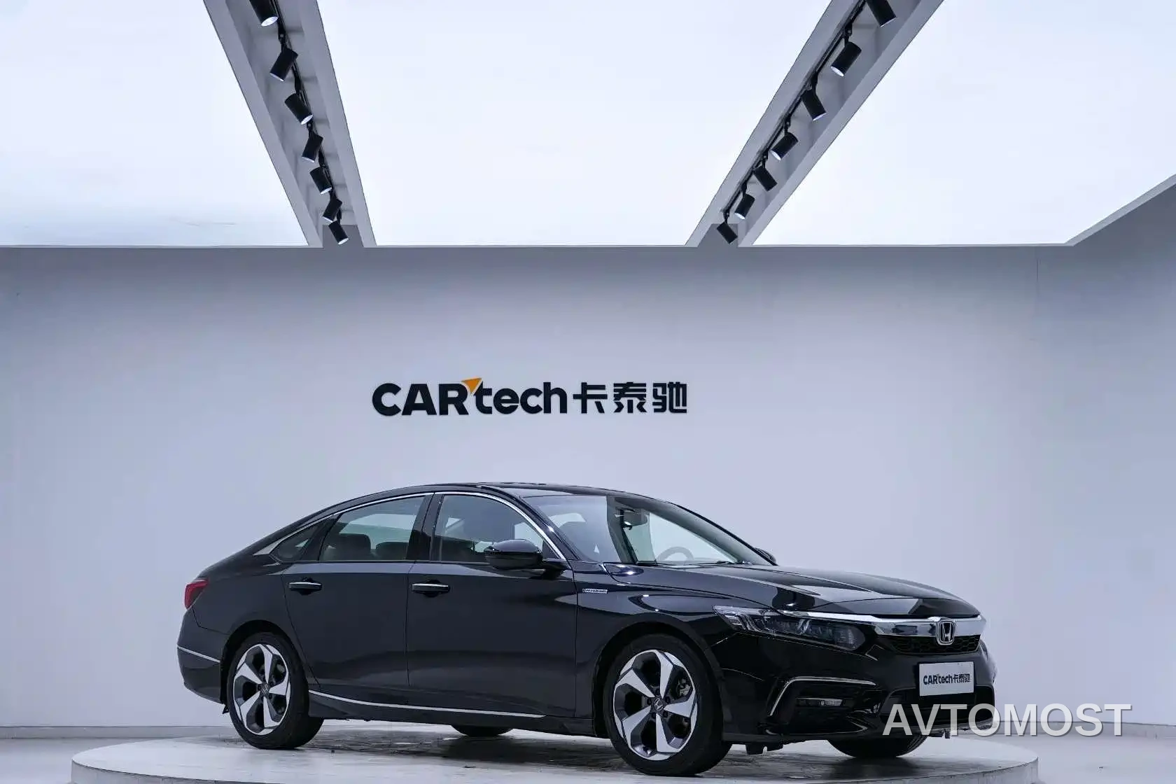 Honda Inspire 2019 Sharp Hybrid 2.0L Pure Fashion China VI — фото 4