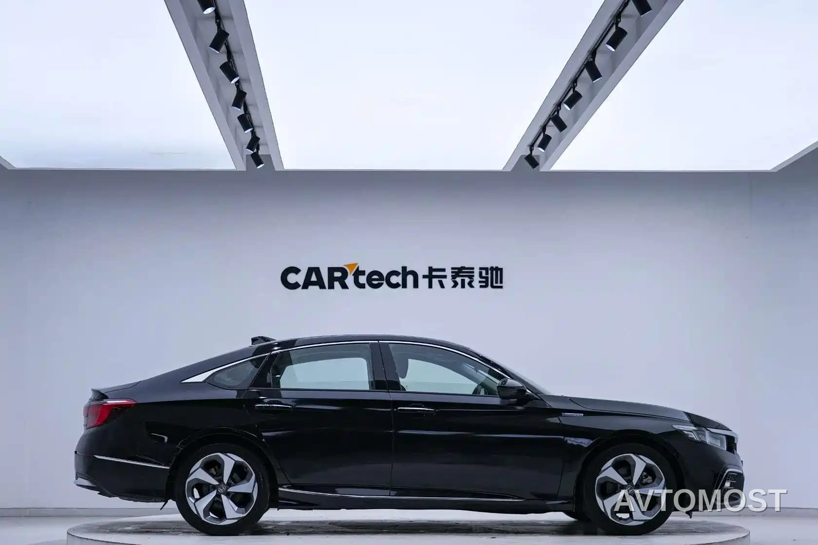 Honda Inspire 2019 Sharp Hybrid 2.0L Pure Fashion China VI — фото 5