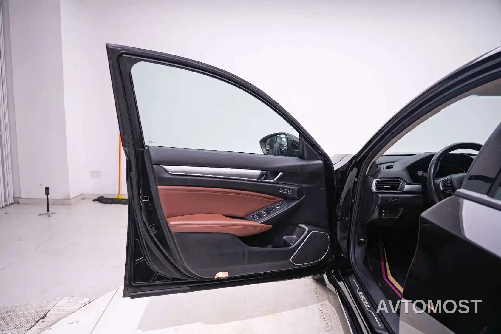 Honda Inspire 2019 Sharp Hybrid 2.0L Pure Fashion China VI — фото 12